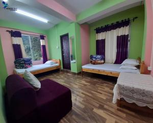 Postel nebo postele na pokoji v ubytování Pahar E Satyajit Homestay Ramdhura