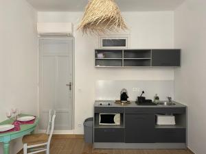Kuchyňa alebo kuchynka v ubytovaní Studio neuf et lumineux - Ajaccio centre - Place Miot/Albert 1er + 20 fotografií