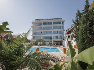 Πισίνα στο ή κοντά στο Grand Hotel Sukhum Resorts