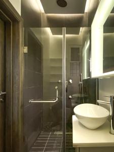 Ванная комната в GidiStays - Zen Studio Apartment - The Courtyard Lekki 1