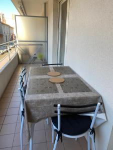 Fotografia z galérie ubytovania Parking privé gratuit, balcon, 2 chambres v destinácii Clermont-Ferrand