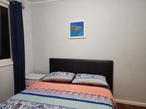 Postel nebo postele na pokoji v ubytování Homestay near Dandenong Plaza