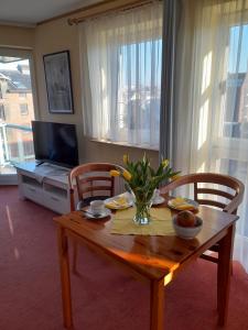 TV a/nebo společenská místnost v ubytování Hafenblick-City Apartment Husum
