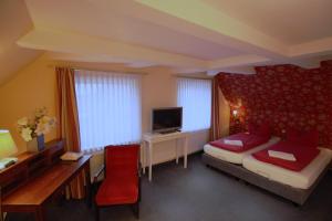 Postel nebo postele na pokoji v ubytování Hotel Garni Zur Linde
