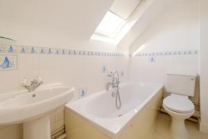 Ένα μπάνιο στο Admiral's Rest +13 φωτογραφίες