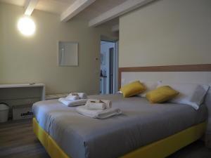 a bedroom with a large bed with towels on it at Alloggio turistico Corte Grisi in Badia Calavena