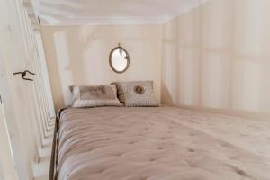 Posteľ alebo postele v izbe v ubytovaní La Petite Maison de Villecroze