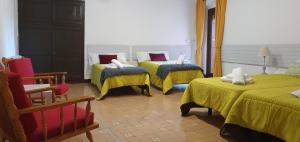 A bed or beds in a room at espai Abadia