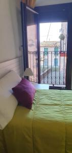 A bed or beds in a room at espai Abadia