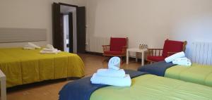 A bed or beds in a room at espai Abadia