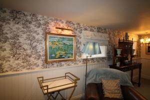 a room with a painting of flowers on the wall at Mr Ralphs Cottage in Whitby