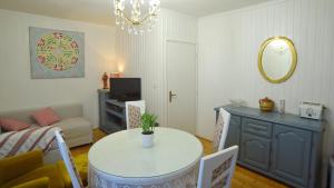Fotografie z fotogalerie ubytování Central & Vintage Apartment Sinj v destinaci Sinj
