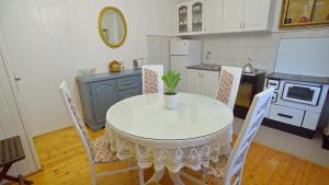 Fotografie z fotogalerie ubytování Central & Vintage Apartment Sinj v destinaci Sinj