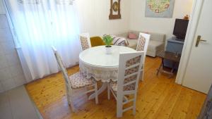 Fotografie z fotogalerie ubytování Central & Vintage Apartment Sinj v destinaci Sinj