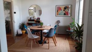 Posedenie v ubytovaní Chambre d'hôte 24 Heures du Mans 2025