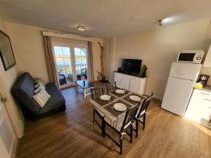 Køkken eller tekøkken på Appartement vue sur mer Apartamento vista al Mar Sea View apartment + 11 billeder