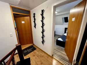 Photo de la galerie de l'établissement OhPardon! GAILDORF - Monteurwohnung im DG, Einzelbetten, Garten, à Gaildorf 3 autres photos