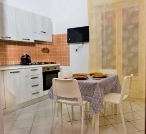 A kitchen or kitchenette at Amaryllis Apartments