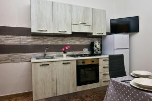 A kitchen or kitchenette at Amaryllis Apartments