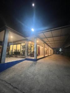 a large building with a parking lot at night at ไลอ้อน โฮเทล in Chumphon