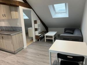 Kuchyň nebo kuchyňský kout v ubytování 2 Appartement neuf centre ville proche gare et commerces