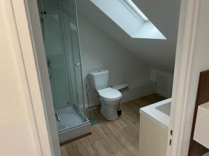 Koupelna v ubytování 2 Appartement neuf centre ville proche gare et commerces