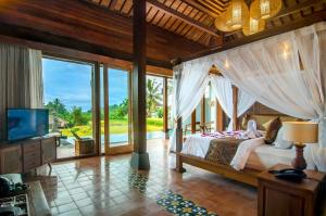 TV a/nebo společenská místnost v ubytování Danakha Villa Ubud