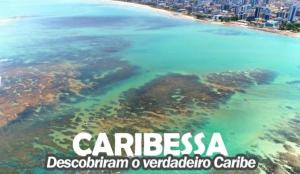 una vista aérea de una playa en el océano en POUSADA VENTO NORTE CAMA & CAFÉ SUÍTES INDIVIDUAIs, en João Pessoa