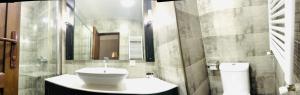 Ένα μπάνιο στο Green Hotel ANG