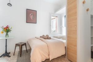 Кровать или кровати в номере Charmant studio tout confort en cœur de ville