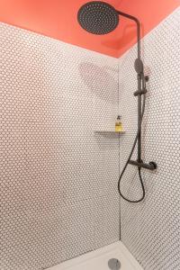 Ванная комната в Charmant studio tout confort en cœur de ville