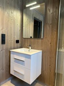 a bathroom with a white sink and a mirror at Ski in/ski out i Aurdal - helt ny hytte in Aurdal