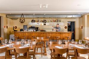 Restoranas ar kita vieta pavalgyti apgyvendinimo įstaigoje Grand Hotel du Cervin - Auberge de jeunesse wellness