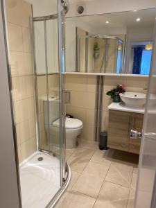 O baie la Trafalgar, lovely ground floor flat with outside patio garden, minutes walk to seafront +21 fotografii