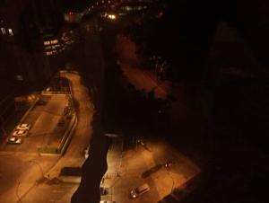 eine Luftansicht auf eine Stadtstraße in der Nacht in der Unterkunft HB1506-Cyberjaya-Netflix-Wifi-Parking,3049, 3049 in Cyberjaya