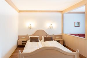 a bedroom with a large bed and a large window at Hotel Eisensteiner Hof in Bayerisch Eisenstein