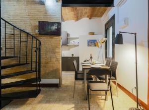 Televízia a/alebo spoločenská miestnosť v ubytovaní New Listing DUPLEX NEAR THE BEACH Barceloneta
