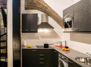 Kuchyňa alebo kuchynka v ubytovaní New Listing DUPLEX NEAR THE BEACH Barceloneta