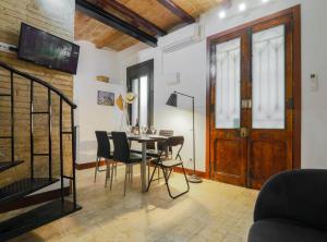 Televízia a/alebo spoločenská miestnosť v ubytovaní New Listing DUPLEX NEAR THE BEACH Barceloneta