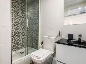 Kúpeľňa v ubytovaní New Listing DUPLEX NEAR THE BEACH Barceloneta