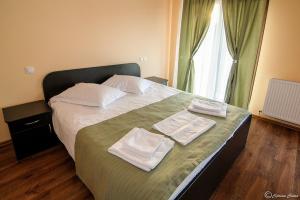 Ένα ή περισσότερα κρεβάτια σε δωμάτιο στο Lacul de Argint - Silver Lake
