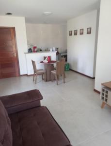a living room with a couch and a table at Apto PDI na praia em Baixio in Baixio