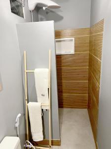 A bathroom at Pousada Pontal Corumbau