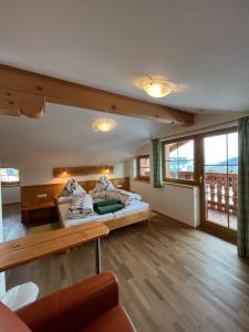 Postel nebo postele na pokoji v ubytování Haus Alpenglühn