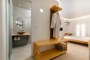 Ένα μπάνιο στο Hotel Thira