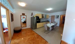 Una cocina o zona de cocina en Apartment Violeta