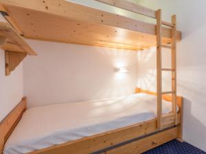 a bunk bed with a ladder in a room at Studio Les Arcs 2000, 1 pièce, 4 personnes - FR-1-346-467 in Arc 2000