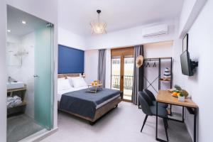 Posteľ alebo postele v izbe v ubytovaní Alcyone Studios and Apartments