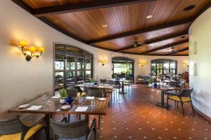 Pine Cliffs Residence, a Luxury Collection Resort, Algarve tesisinde bir restoran veya yemek mekanı