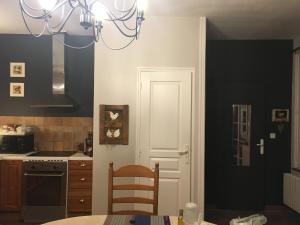 Kuchyňa alebo kuchynka v ubytovaní Maison cosy dans village historique + 32 fotografií